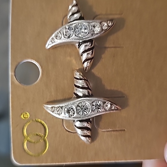 NWT Patterned Metal Rhinestone Stud Earrings - Picture 2 of 2